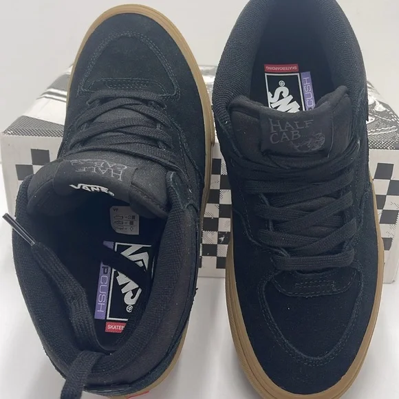 Vans WMNS Skate Half Cab Black/Gum
VN0A5FCDB9M
Sneakers - Picture 12 of 16